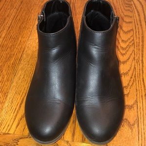 Girls size 2 ankle boot black